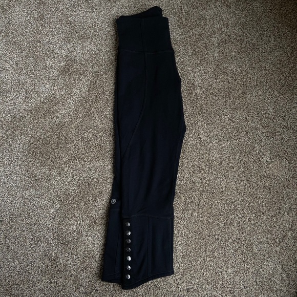 lululemon athletica Pants & Jumpsuits Rare Lululemon Cropped Snap
